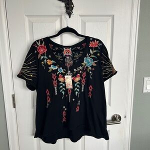 Johnny Was Cara Everyday Tee Black Shirt Embroidery V Neck Size L